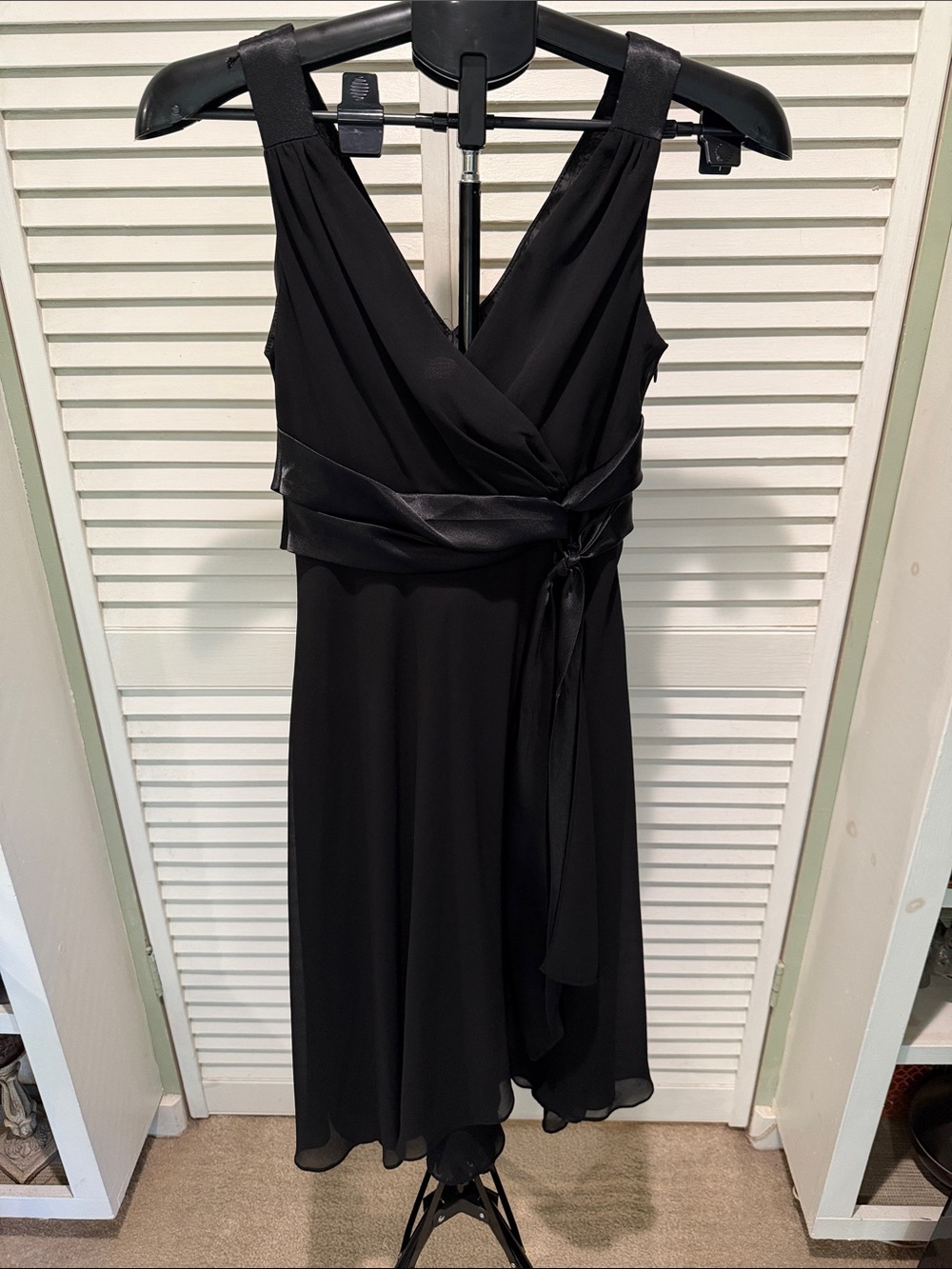 Jones Studio Black Sleeveless Wrap Midi Dress